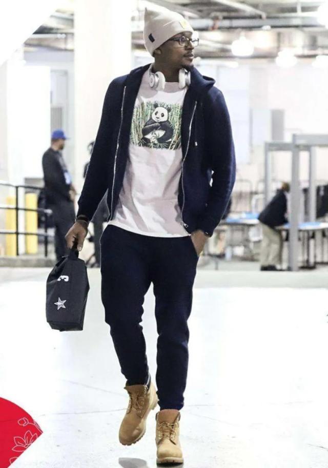 七尺型男背后的女人！她让灰熊杰克逊越发闪耀