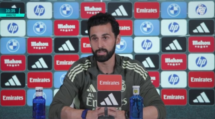 开云下载-阿韦洛亚:我们没有时间磨合,比赛场次几乎比训练次数还多