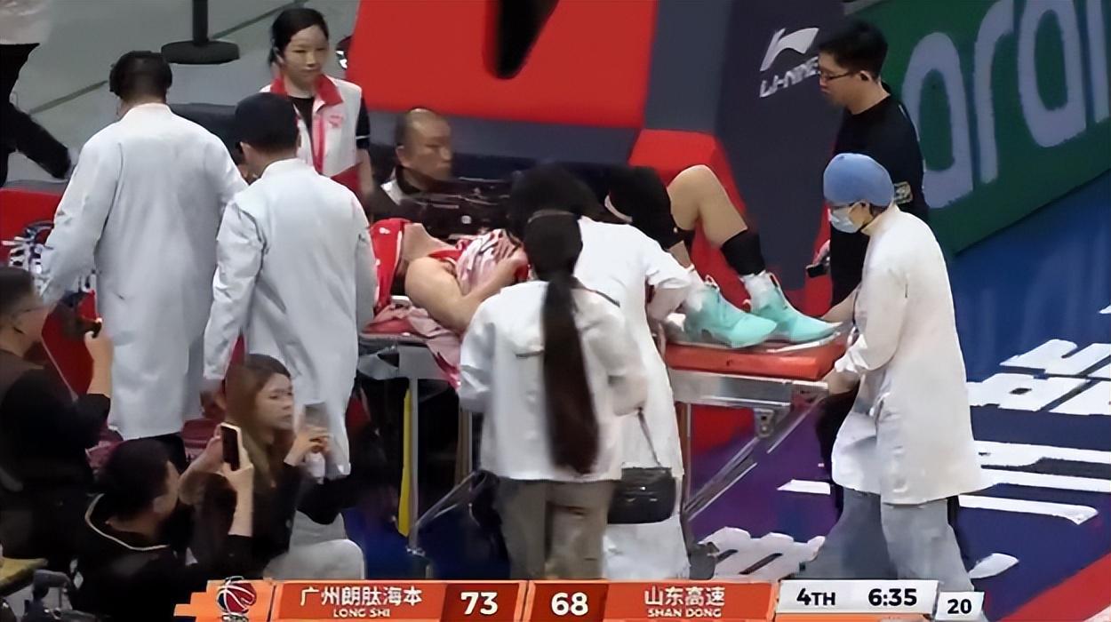 kaiyun-退役X因素？郭艾伦左膝受伤捂脸沮丧 近三年仅打21场合同也将到期